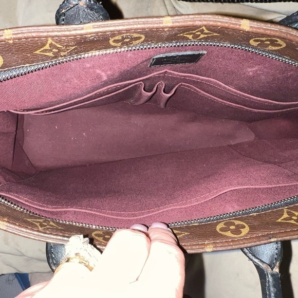 Louis Vuitton work bag. - Picture 2 of 11